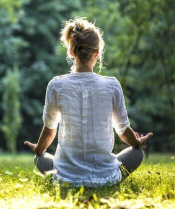 Meditimi dhe joga mund të luftojnë hipertensionin. Ja, si